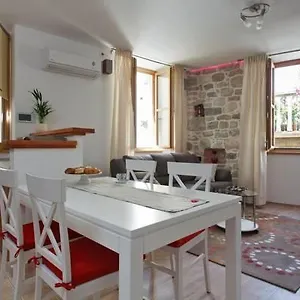 Old Town Mila Apartment