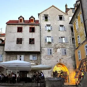 Piazzeta De Luxe Apartment